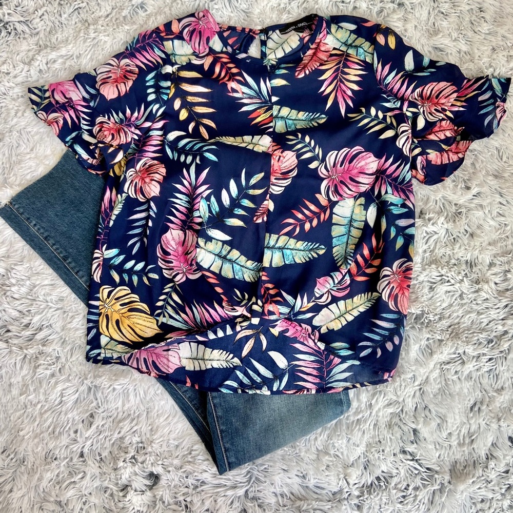 NWOT Tropical Print Women’s blouse